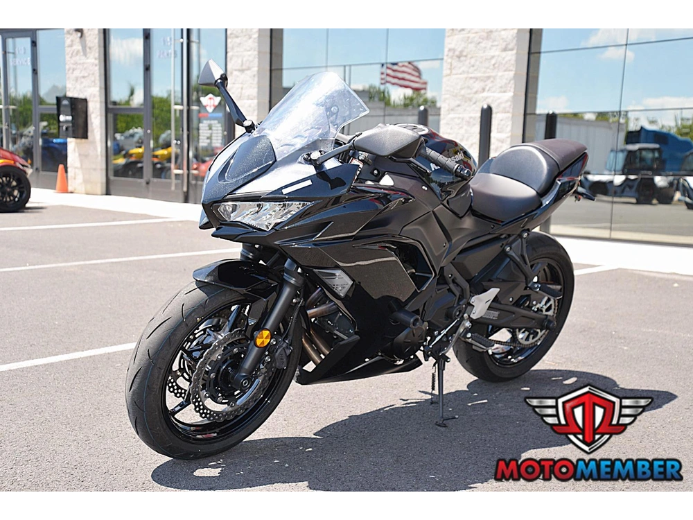 2025 Kawasaki Ninja® 650 alt