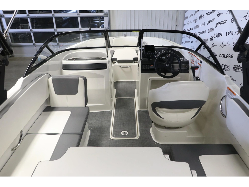 Bayliner Vr4 2018 alt