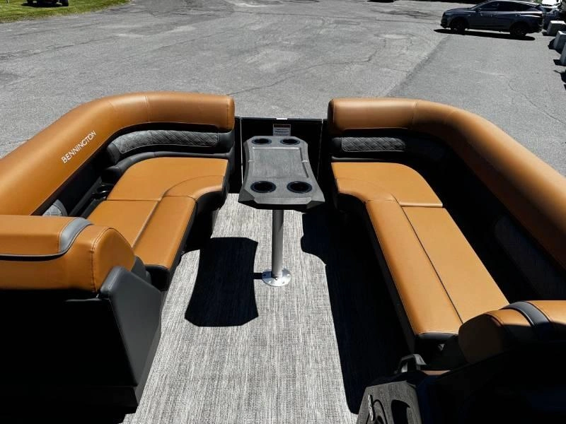 Bennington Marine 22s Swingback Luxe 3t Noir Mat 2026 alt