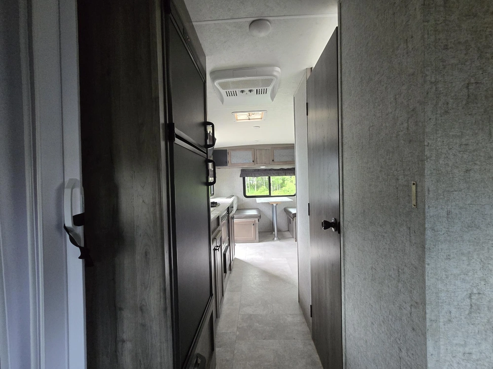 Coachmen Apex 231rds 2020 alt