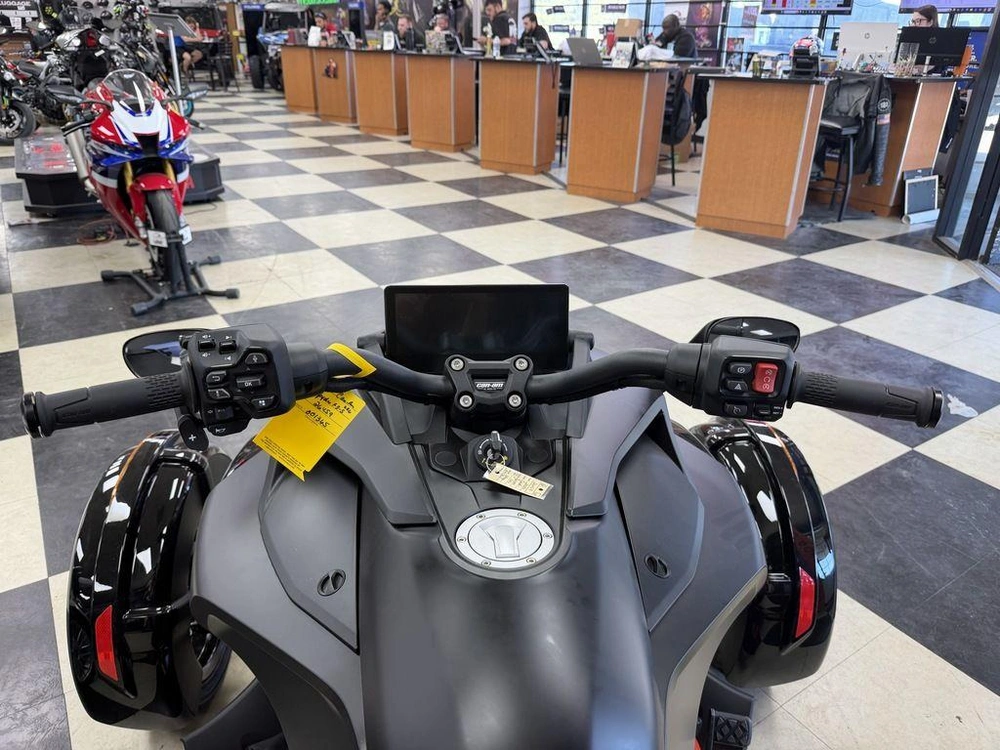 2026 Can-am Spyder F3-s alt