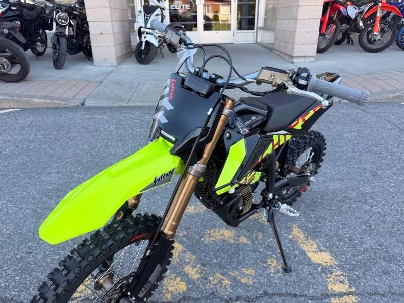 Surron Hyper Bee 2026 alt