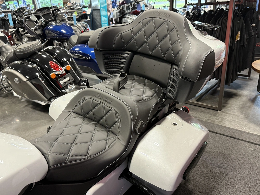 2026 Indian Motorcycle Pursuit Dark Horse 112 alt