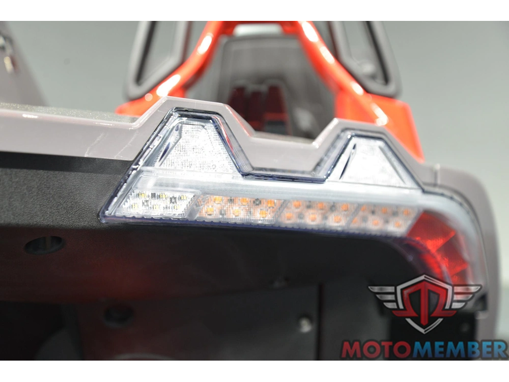 2026 Slingshot R Autodrive alt