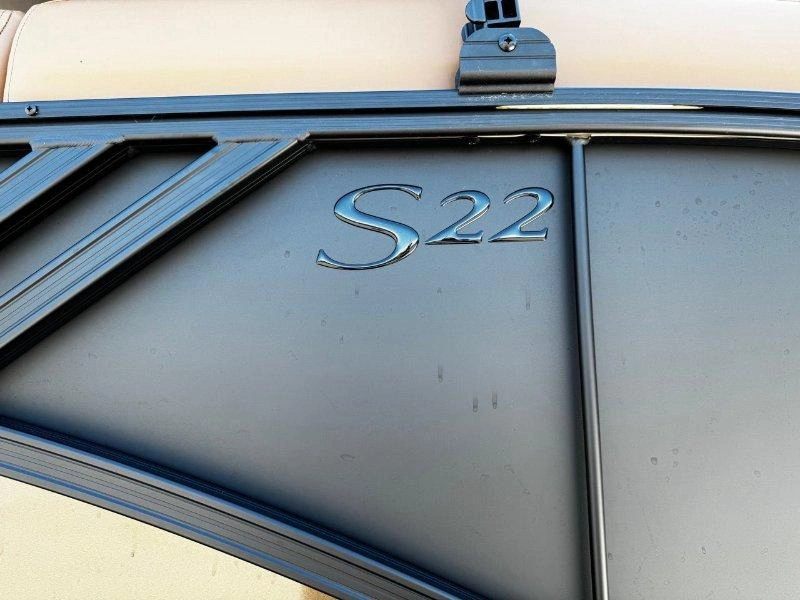 Bennington Marine 22s Swingback Luxe 3t Noir Mat 2026 alt