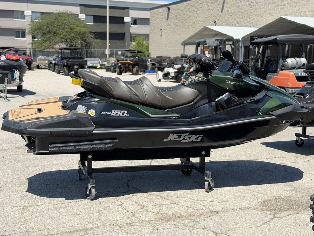 2025 Kawasaki Ultra® 160lx alt