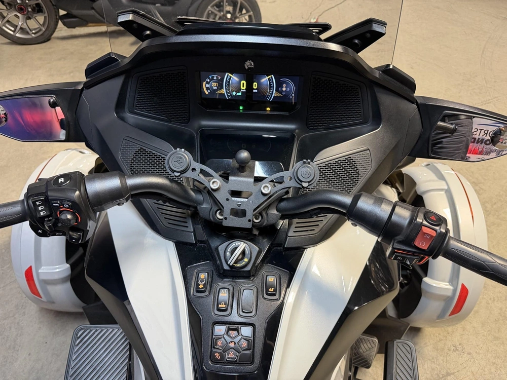 Crestliner Spyder Rt Limited 2021 alt