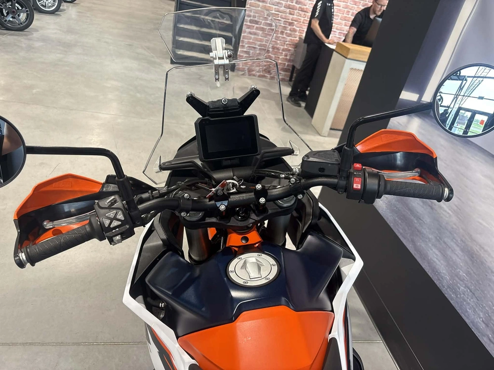 Ktm 890r 2025 alt