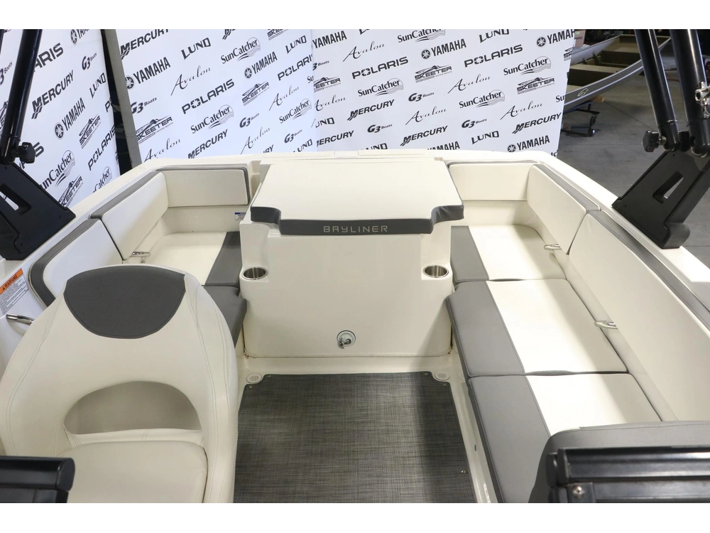Bayliner Vr4 2018 alt