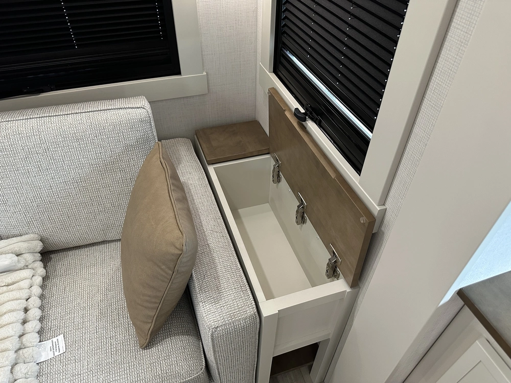 2027 Brinkley Rv Z3100 alt