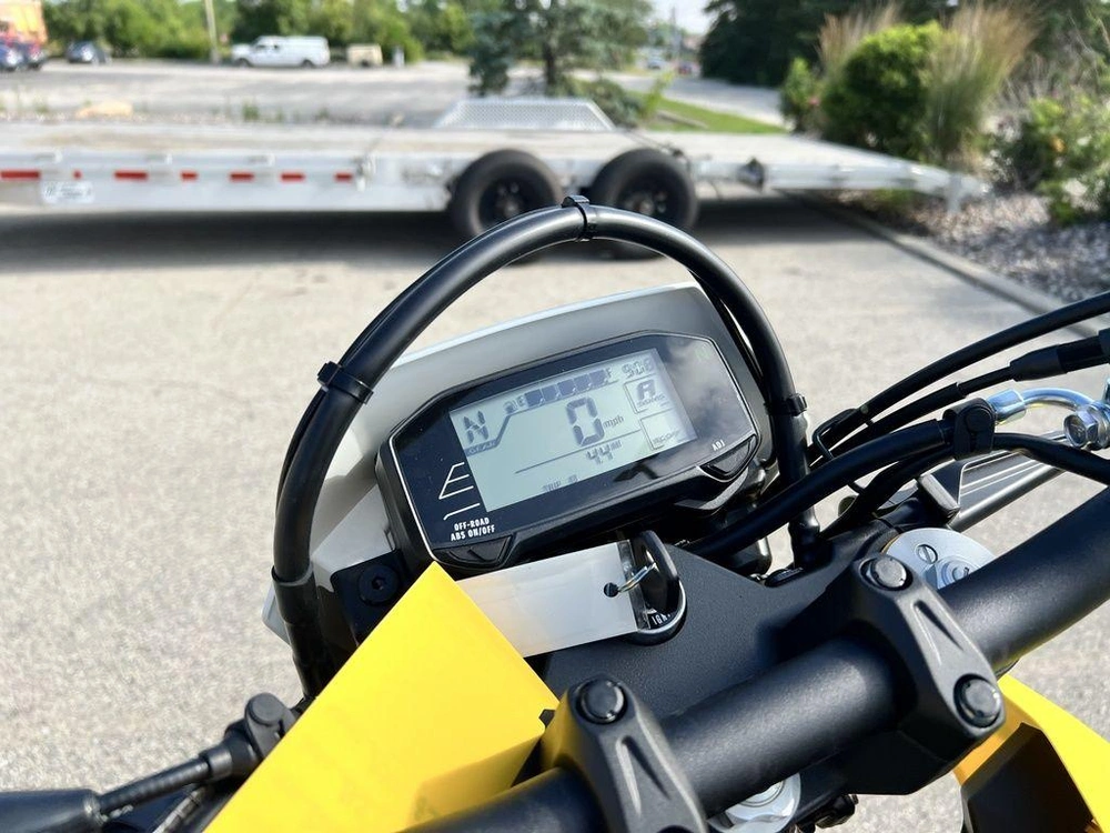2025 Suzuki Dr-z4s alt