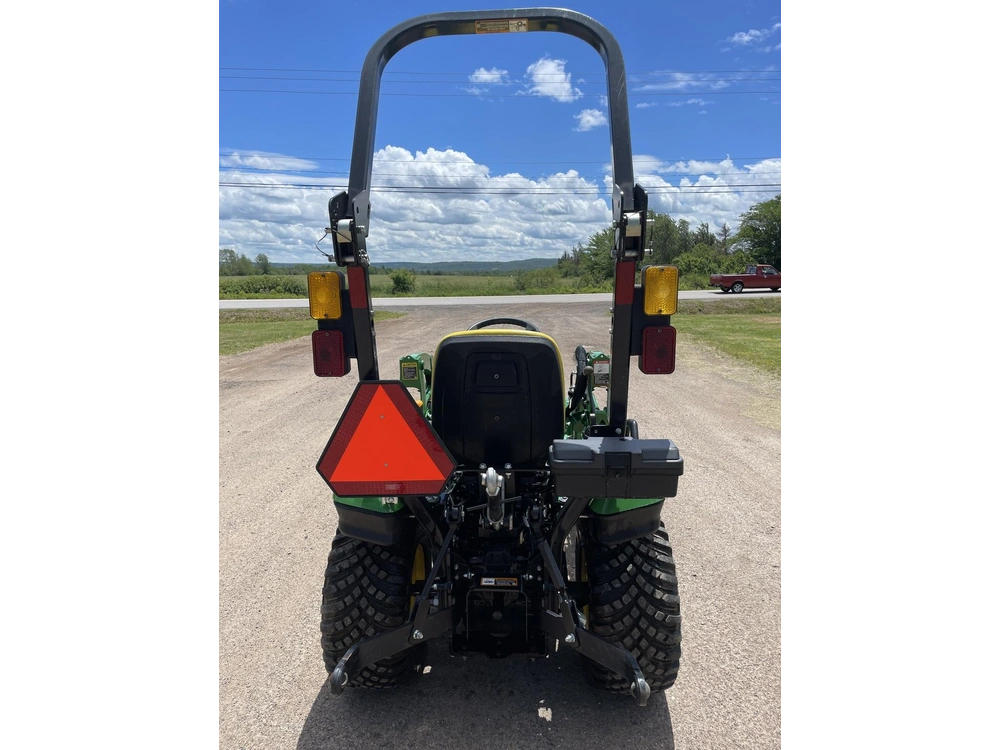 John Deere 1023e 2023 alt