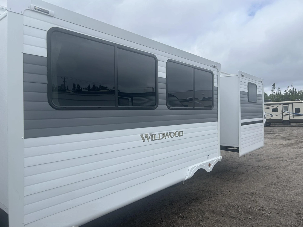 Forest River Wildwood 32bhds 2026 alt