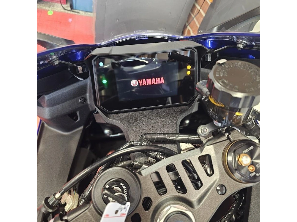 2026 Yamaha Yzf R9 alt