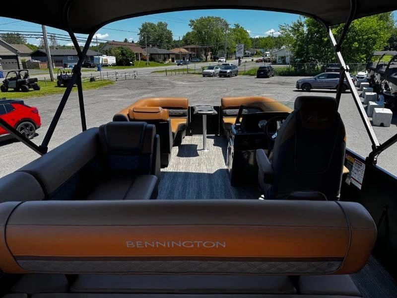 Bennington Marine 22s Swingback Luxe 3t Noir Mat 2026 alt
