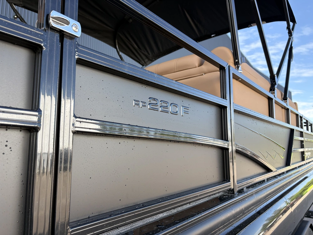 2026 Ranger Reata 220 F 115elpt alt