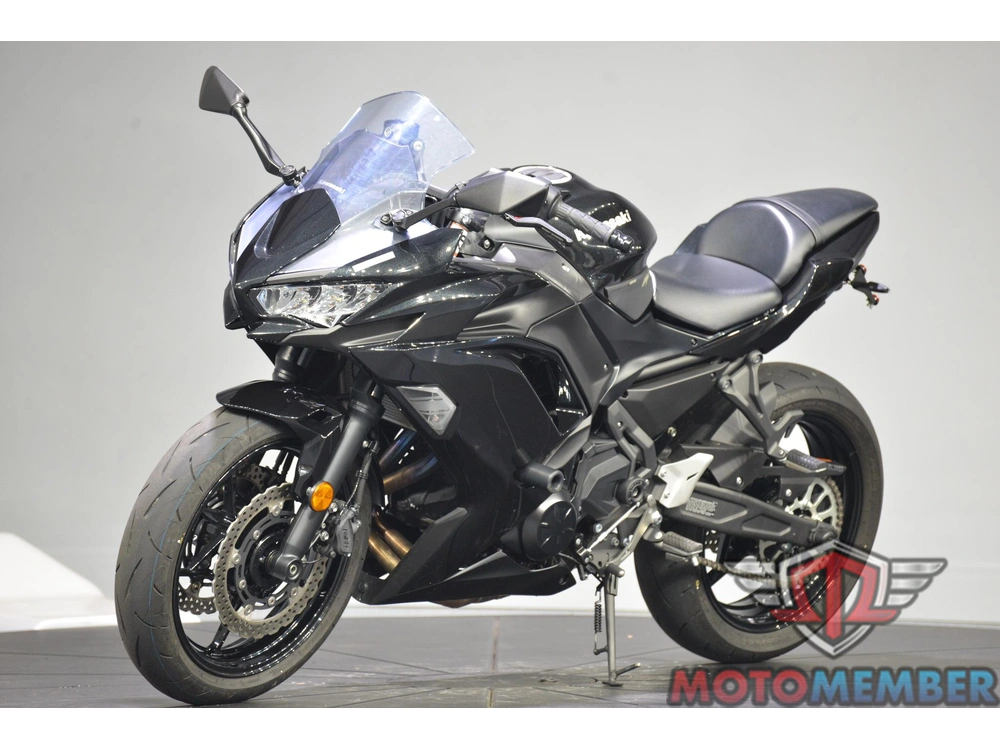 2025 Kawasaki Ninja® 650 alt