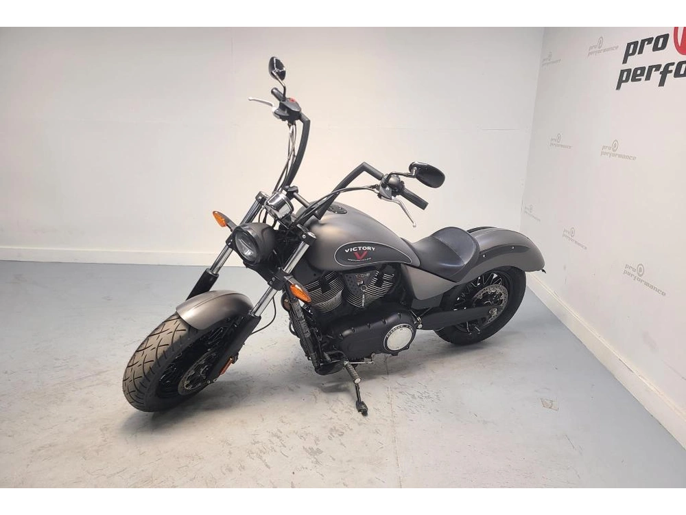 2017 Victory Motorcycles Gunner alt