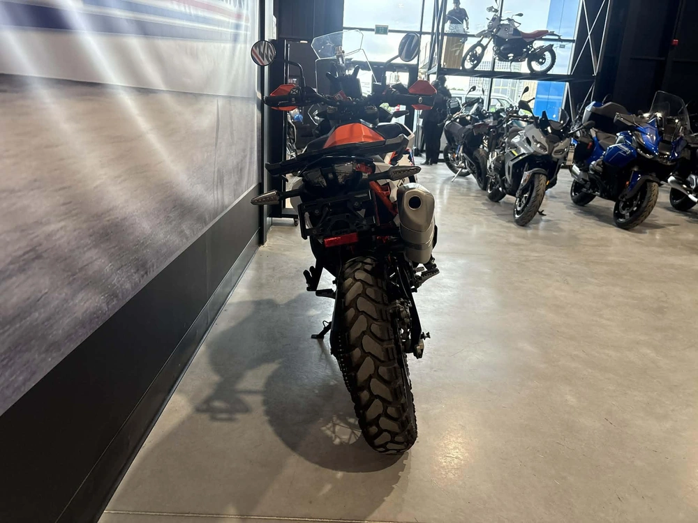 Ktm 890r 2025 alt