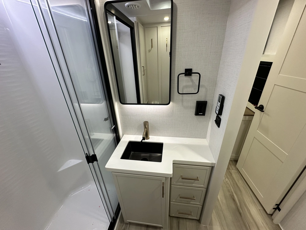 2027 Brinkley Rv Z3100 alt
