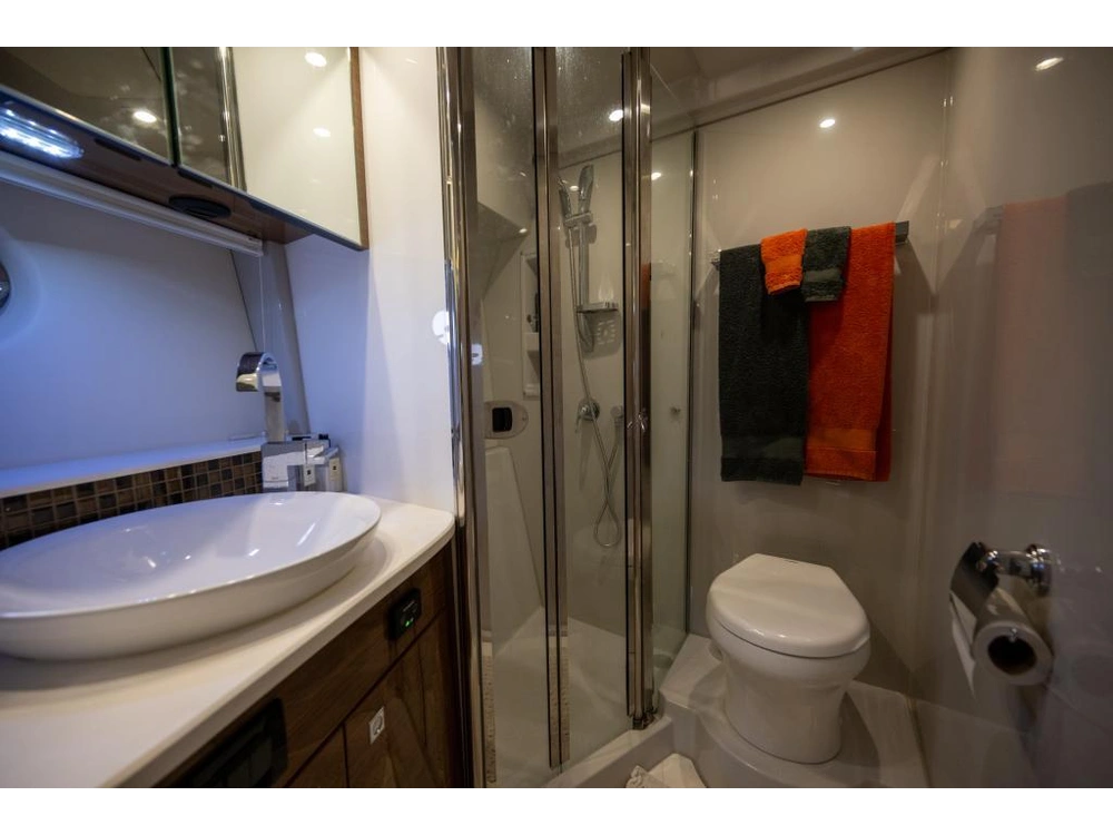 2018 Cruisers Yachts Cantius 45 Diesel - Sur Rendez-vous alt