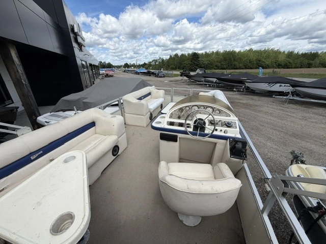 2001 Crest 22 Dl alt