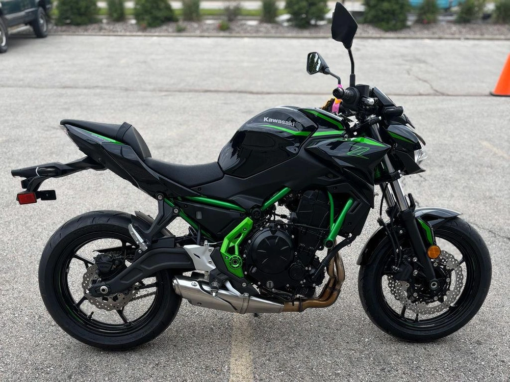 2025 Kawasaki Z650 Abs alt