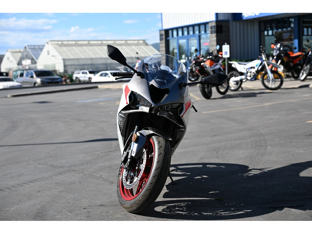 2025 Kawasaki Ninja Zx-6r alt