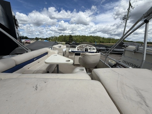 2001 Crest 22 Dl alt