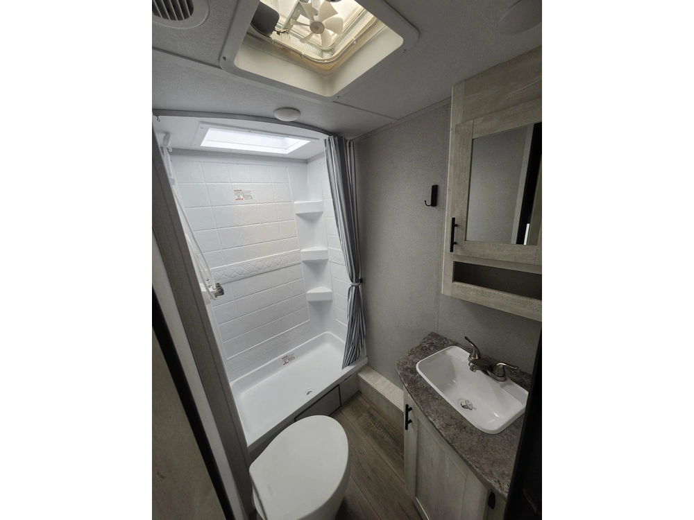 Coachmen Shasta 25 Rs 2023 alt