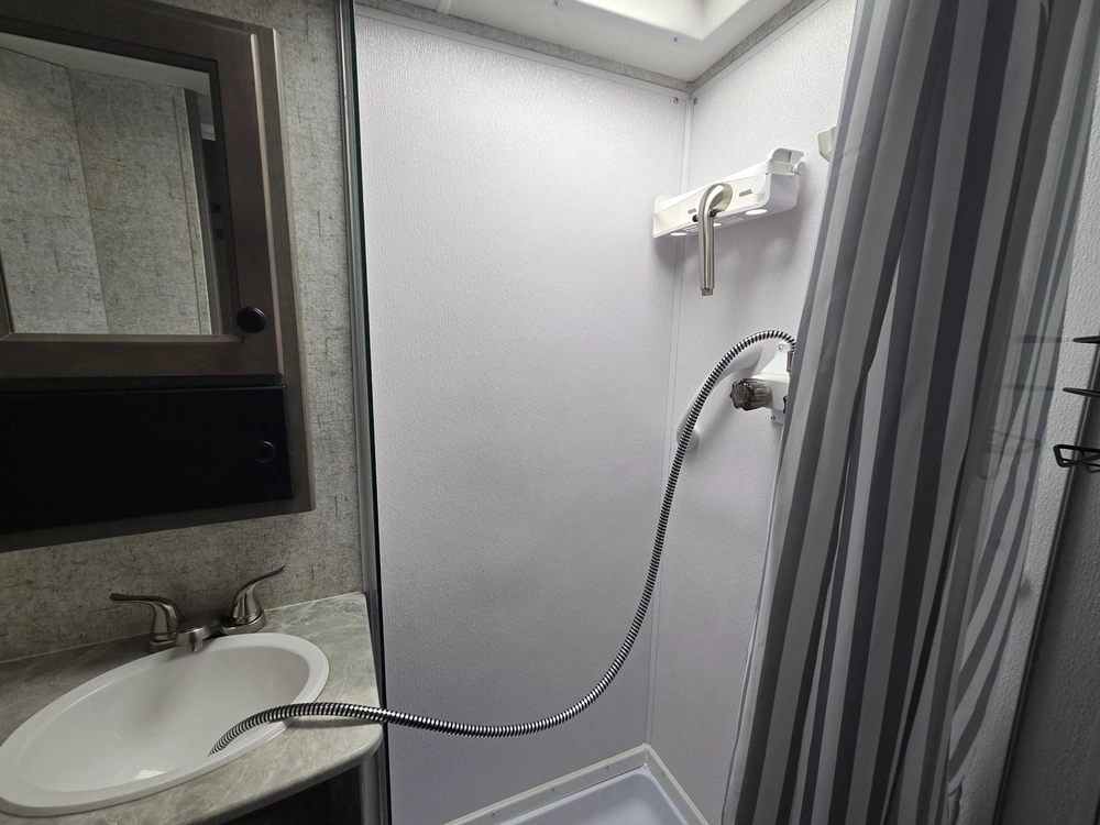 Coachmen Apex 231rds 2020 alt