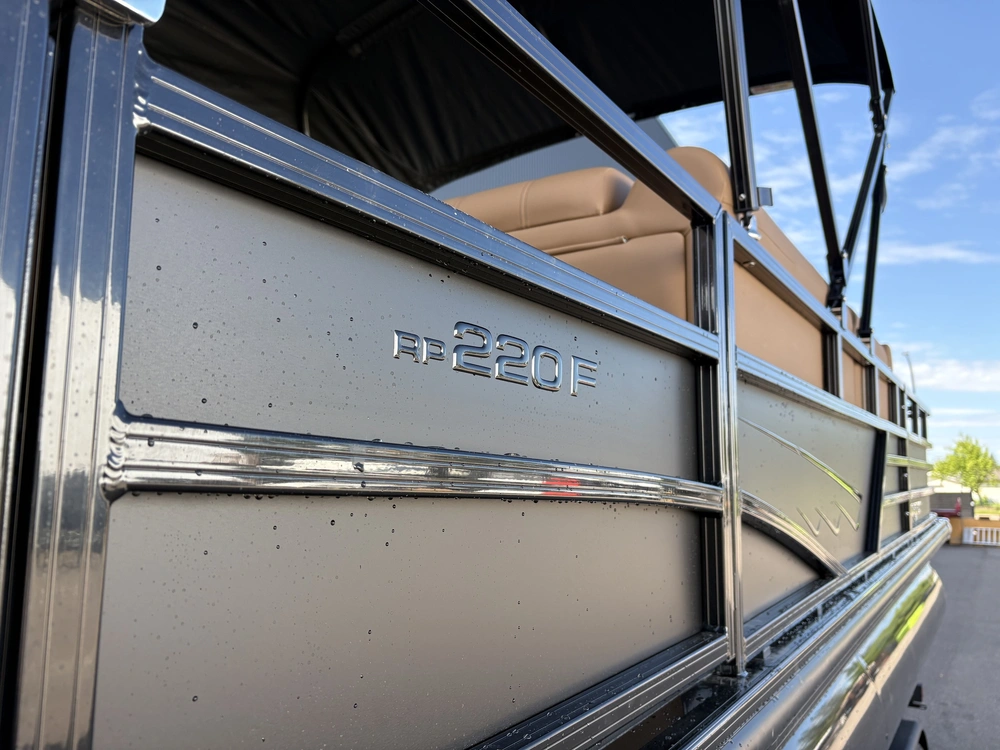 2026 Ranger Reata 220 F 115elpt alt