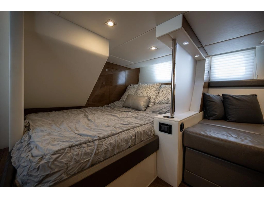 2018 Cruisers Yachts Cantius 45 Diesel - Sur Rendez-vous alt