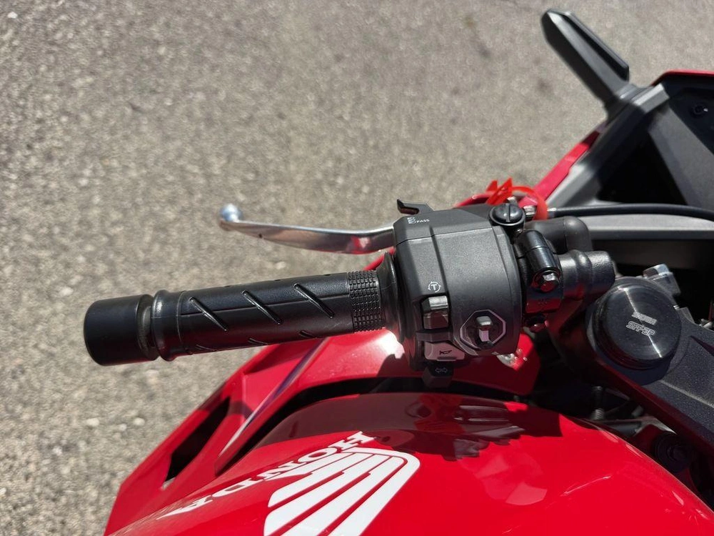 2025 Honda Cbr500r alt