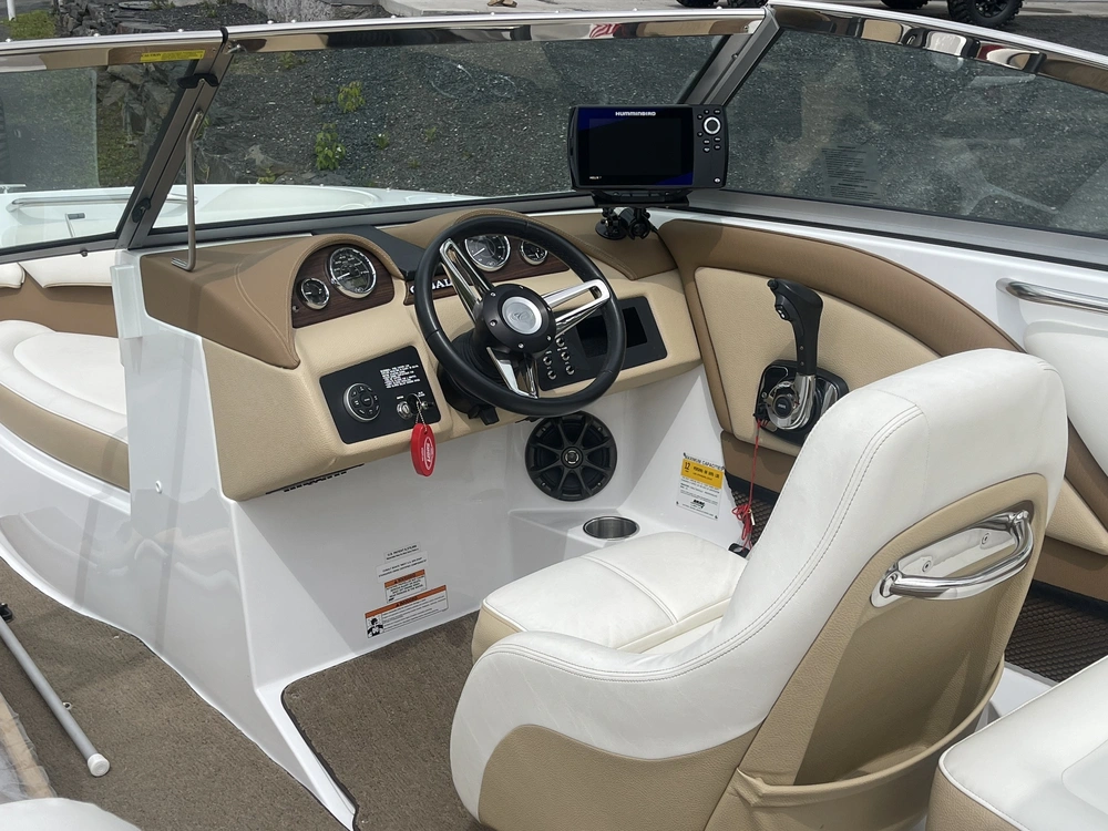 2015 Cobalt Boats 220s alt