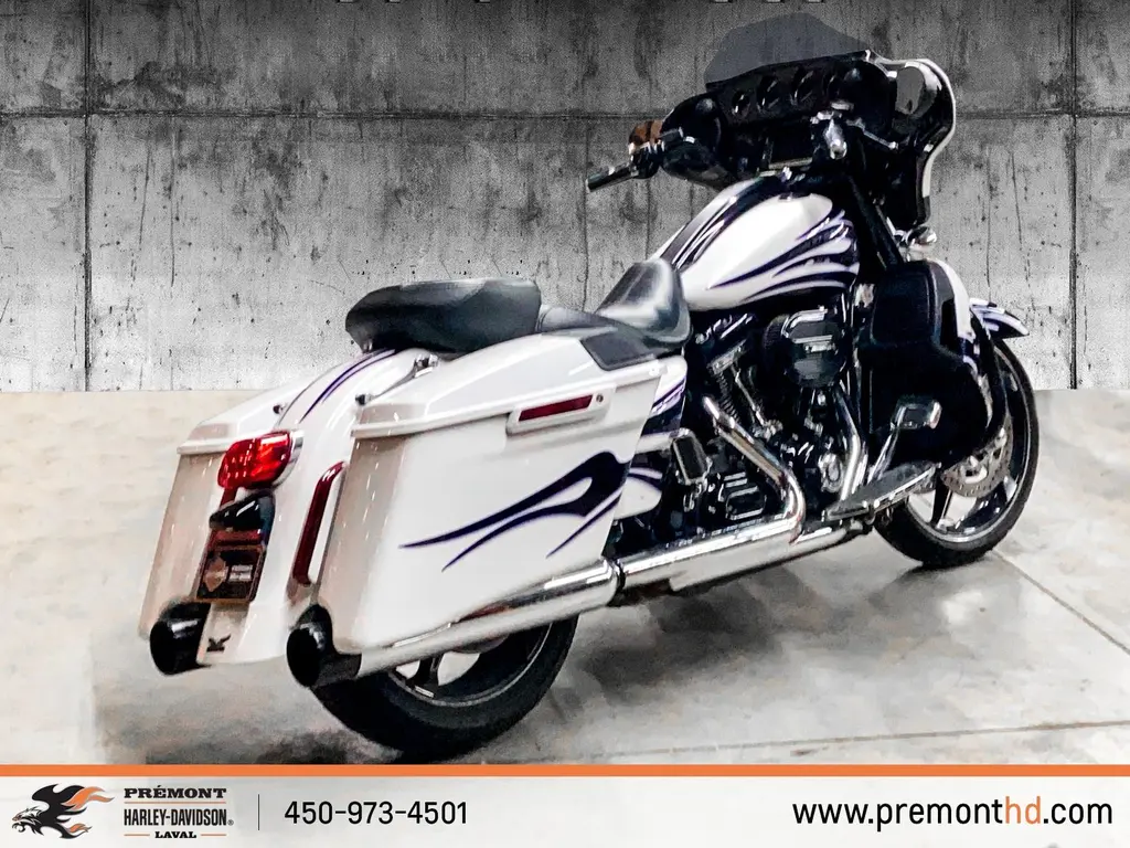 Harley-Davidson CVO Street GlideFLHXSE 2016
