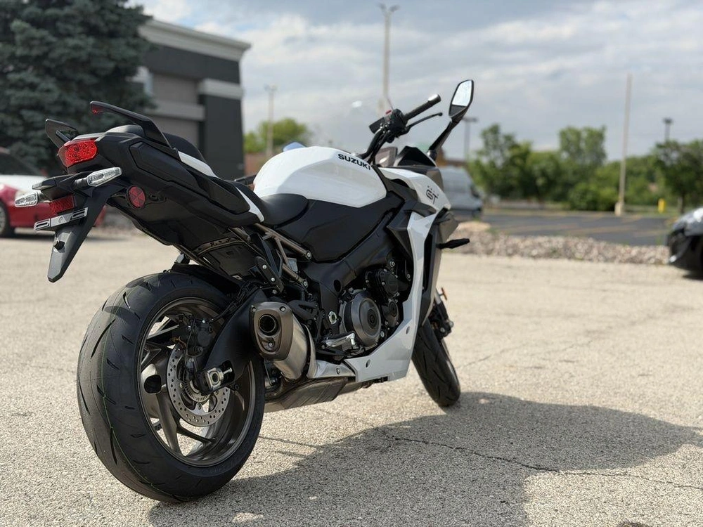 2026 Suzuki Gsx-s1000gt+ alt