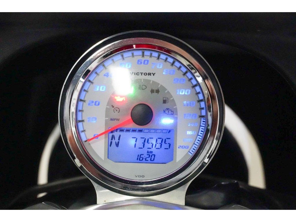 Victory Motorcycles Cross Country 2011 alt