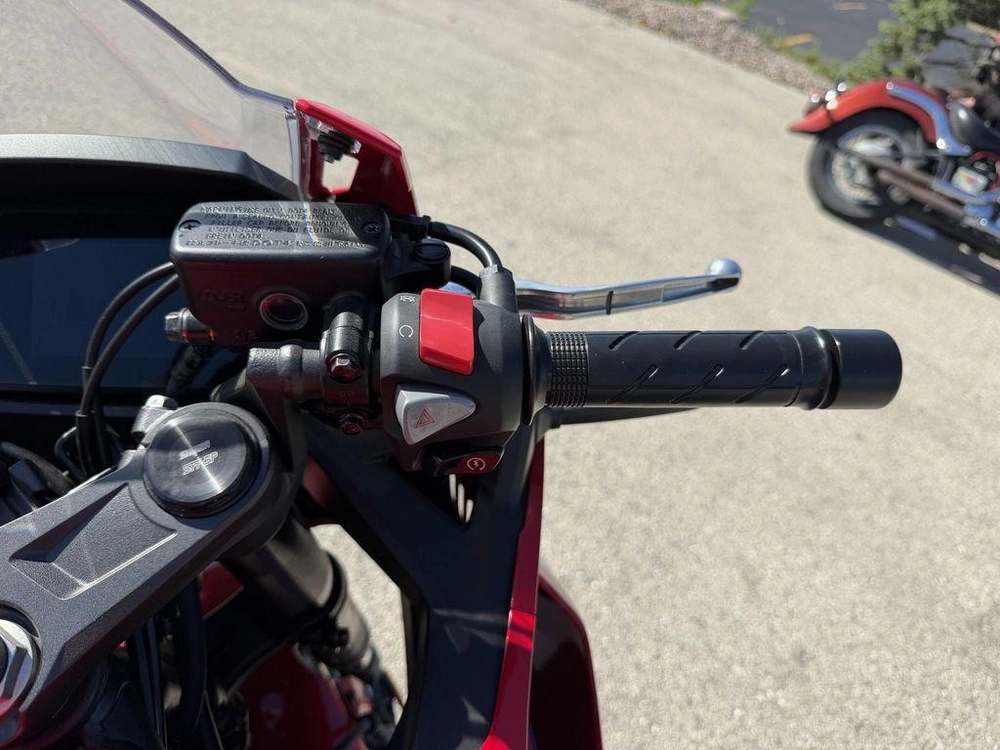 2025 Honda Cbr500r alt
