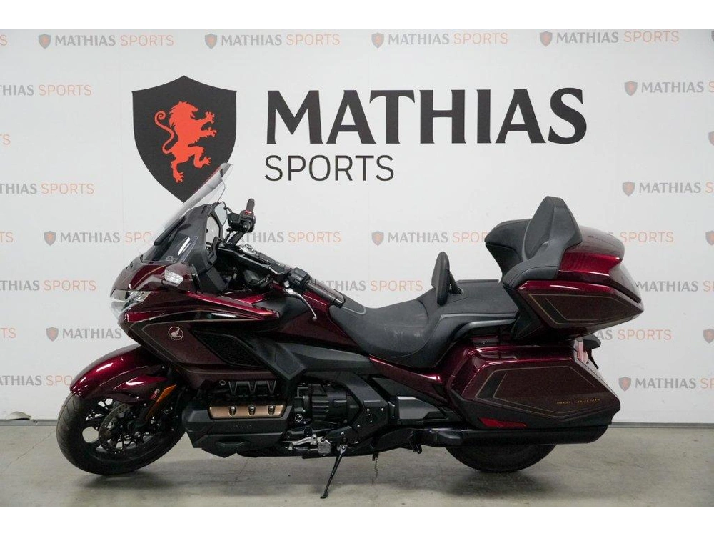 Honda Gold Wing Tour 50th 2025 alt