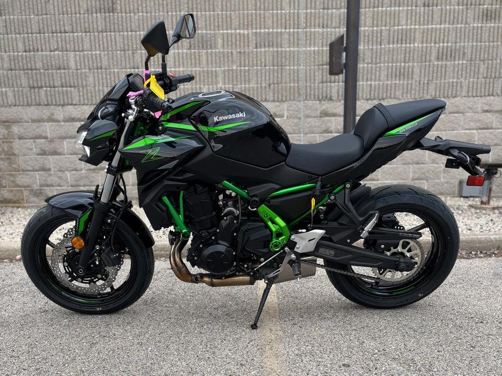 2025 Kawasaki Z650 Abs alt