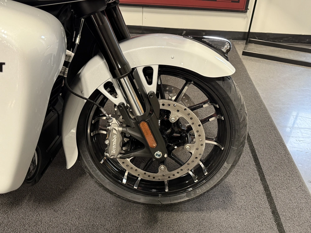 2026 Indian Motorcycle Pursuit Dark Horse 112 alt