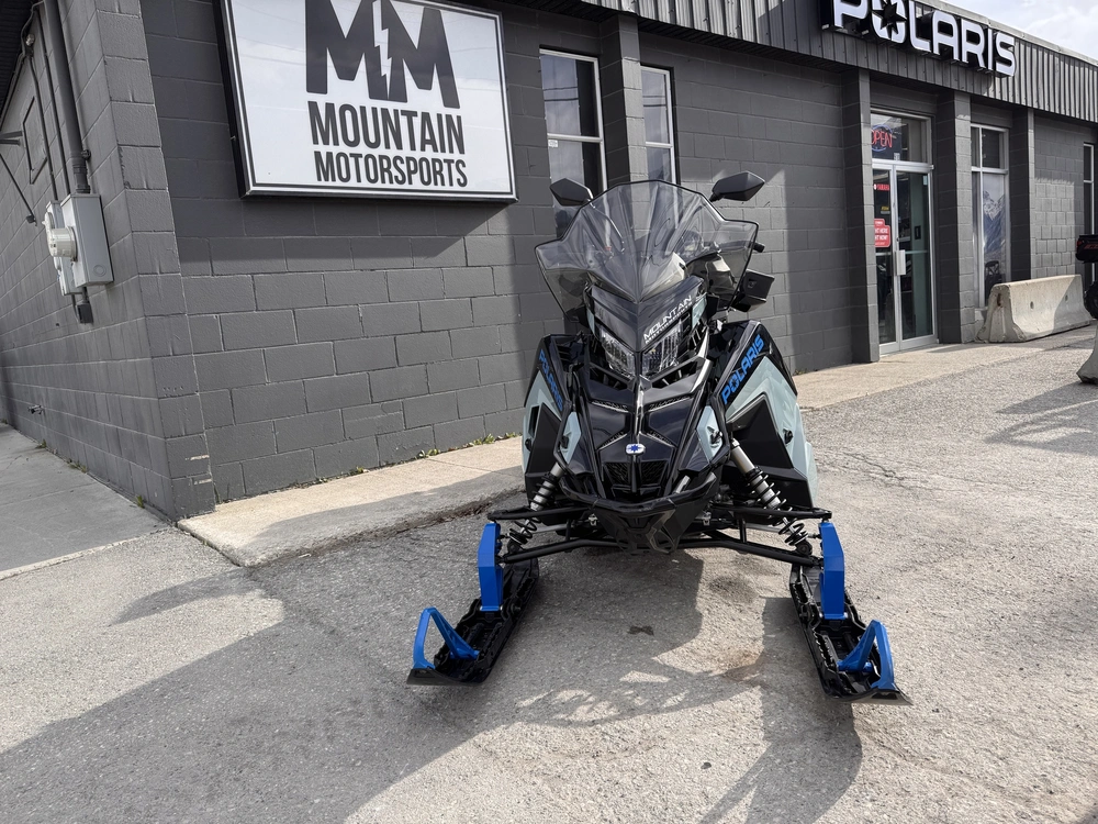 2026 Polaris Titan® Adventure Ultimate Prostar S4 155 1.8 alt
