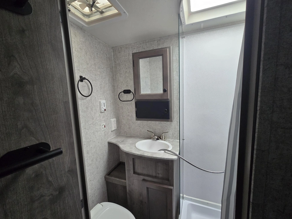 Coachmen Apex 231rds 2020 alt