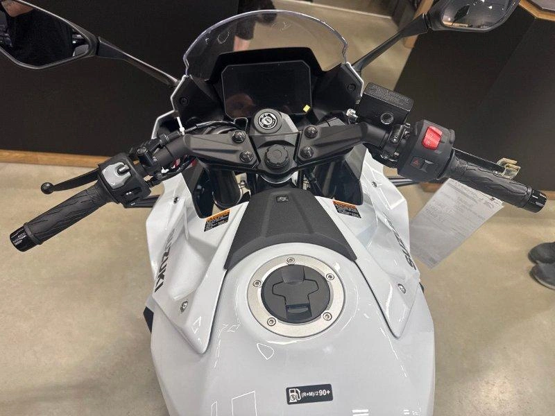 2026 Suzuki Gsx-8r Pearl Tech White alt