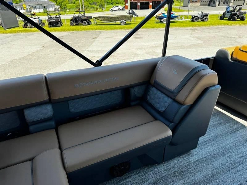 Bennington Marine 22s Swingback Luxe 3t Noir Mat 2026 alt