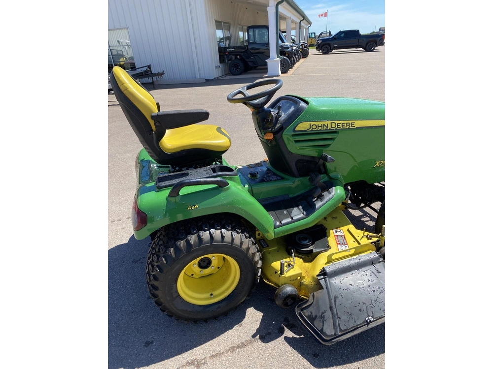 2011 John Deere X748 alt
