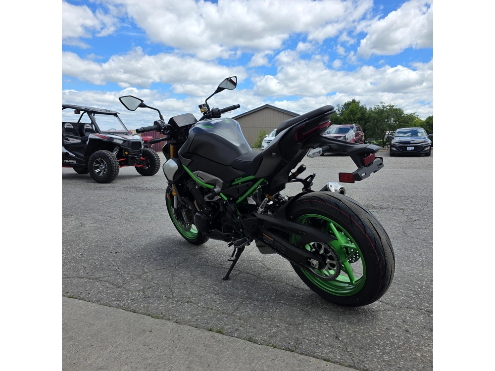 2026 Kawasaki Z900 Se alt