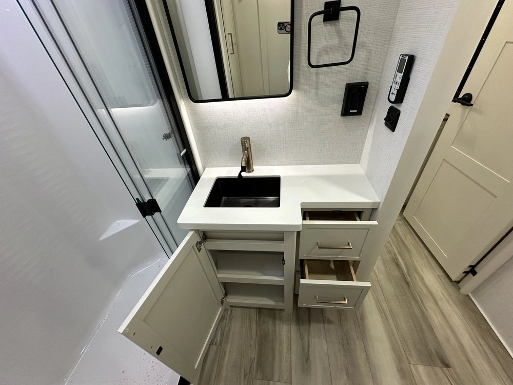 2027 Brinkley Rv Z3100 alt