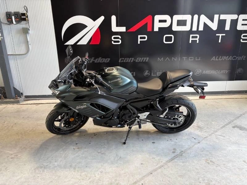 Kawasaki Ninja 650 2025 alt